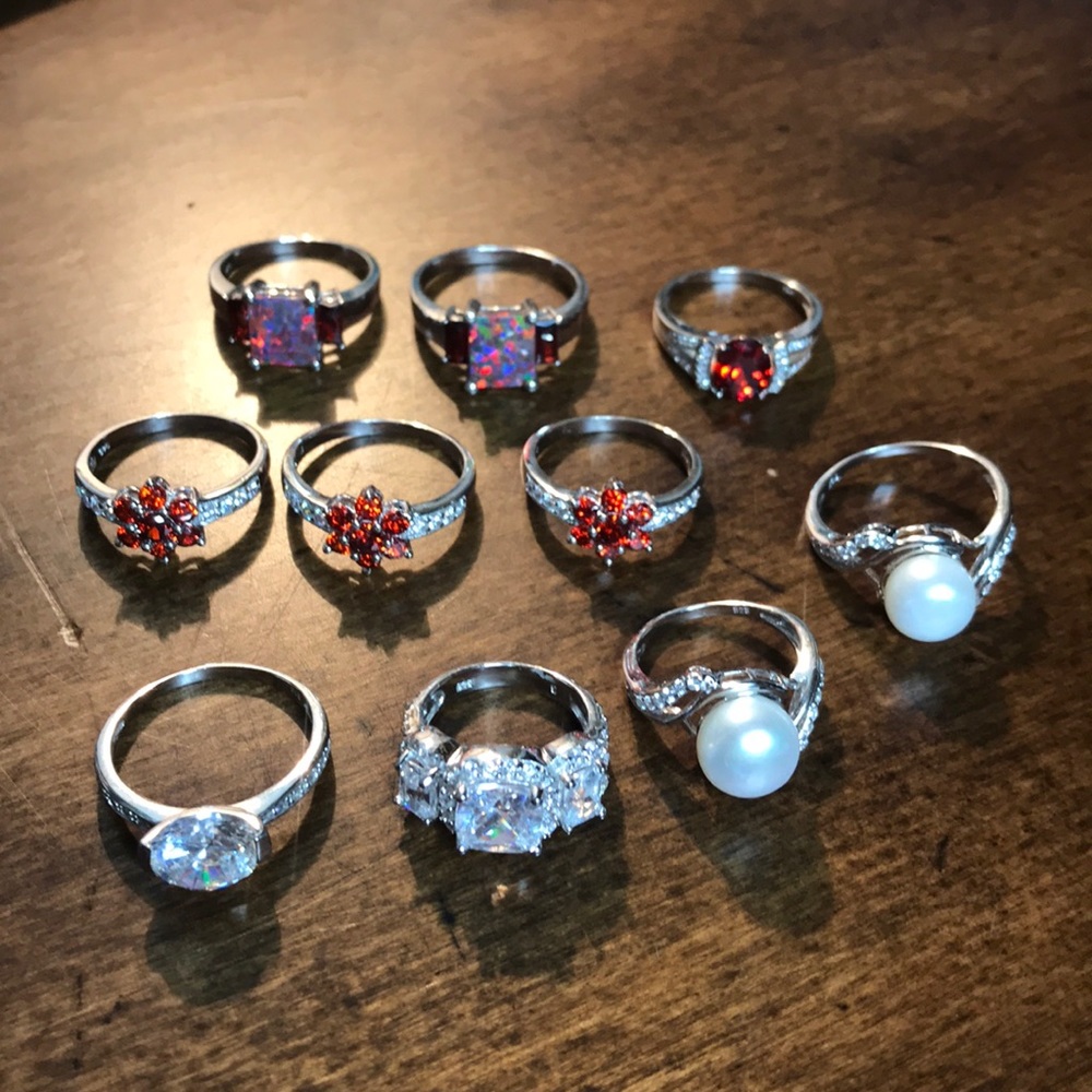 Red and white lot of 10